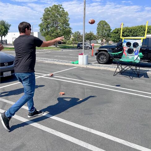 مجموعة ألعاب القذف والكراسي الخلفية مقاس XXL العملاقة - بطول 8 بوصات - لعبة كرة قدم خارجية تتسع لشخصين إلى 4 أشخاص - تتضمن كرات القدم ومضخة هواء وحقيبة للركل وحقيبة تخزين - للخياطة والفناء الخلفي والشاطئ والمتنزهات in Kuwait