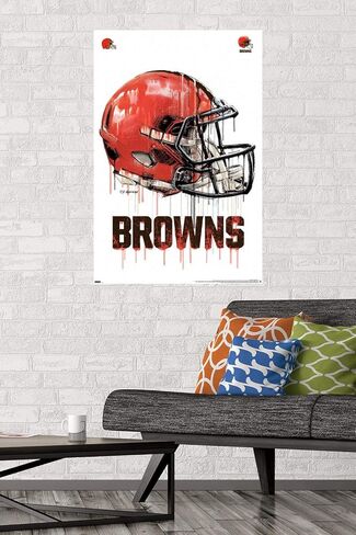 Trends International NFL Cleveland Browns - ملصق حائط 20 خوذة بالتنقيط، 22.375 بوصة × 34 بوصة، حزمة ملصق وتركيب in Kuwait