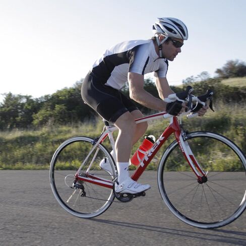 INNOLIFE 24 عبوة 730 مل (25 أونصة) زجاجة مياه بلاستيكية رياضية مع غطاء سحب وغطاء مضاد للغبار - أسود in Kuwait