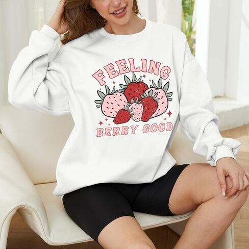 Cute Strawberry Graphic Crewneck Sweatshirts For Women Kawaii Aesthetic Printed Sweatshirt Trendy Long Sleeve Shirt in Kuwait