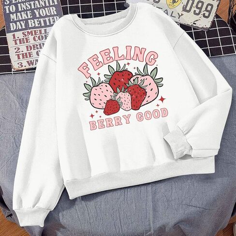 Cute Strawberry Graphic Crewneck Sweatshirts For Women Kawaii Aesthetic Printed Sweatshirt Trendy Long Sleeve Shirt in Kuwait