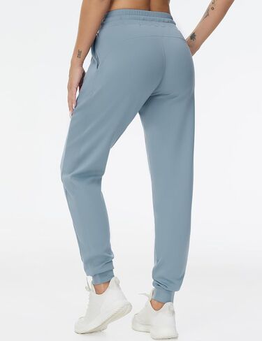 سراويل الركض النسائية ذات المقاس المريح من THE GYM PEOPLE، سراويل رياضية للجري والجري، سراويل مدببة مع جيوب in Saudi Arabia