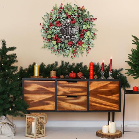 sggvecsy 22 بوصة إكليل عيد الميلاد الاصطناعي للباب الأمامي عيد الميلاد إكليل التوت الأحمر مع إبر الصنوبر مخاريط الصنوبر أوراق الأوكالبتوس زينة عيد الميلاد لجدار الشتاء في الهواء الطلق ديكور المنزل عطلة عيد الميلاد in Kuwait