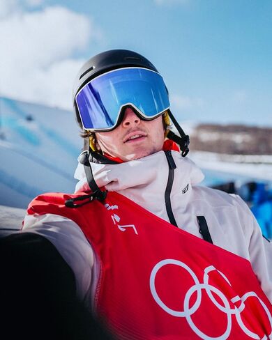 OutdoorMaster Pulse Ski Goggles, Frameless OTG Cylindrical Snow Goggles with Lock & Fit Lens Change System for Adults in Saudi Arabia