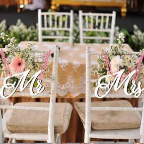 1Pair Mr and Mrs Chair Signs Wooden Bride and Groom Signs Decoration Chair Back Hanging Pendant with Ribbon Wedding Hanging Sign for Celebration Proposal Anniversary Party Valentine Day White1