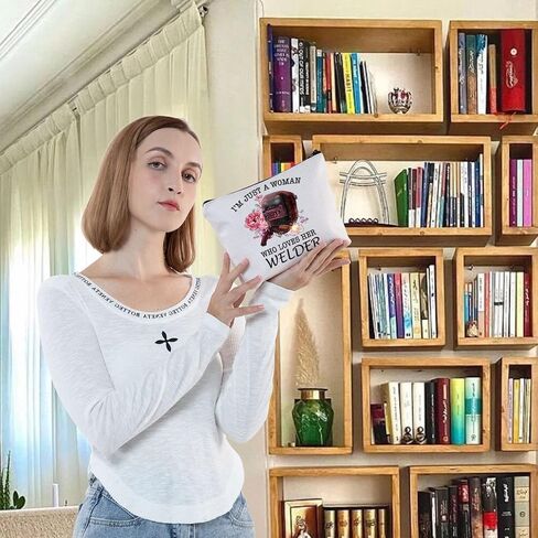 ليفلو أنا مجرد امرأة تحب حقيبة مكياج مستحضرات التجميل الخاصة بها لزوجة اللحام وأم اللحام وصديقة اللحام وأخت اللحام وهدية مستوحاة من حياة اللحام (تحب اللحام) in Saudi Arabia