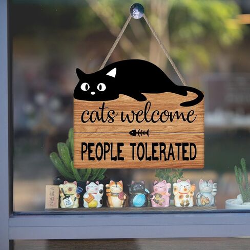 علامة ترحيب القط المضحكة، القطط ترحب بالناس المتسامحين مع لوحة خشبية ببصمة قدم قطة صغيرة، علامة خشبية مضحكة لمتجر الحيوانات الأليفة في المنزل، هدايا لمحبي القطط مقاس 10 × 12 بوصة ديكور حائط للقطط السوداء in Kuwait