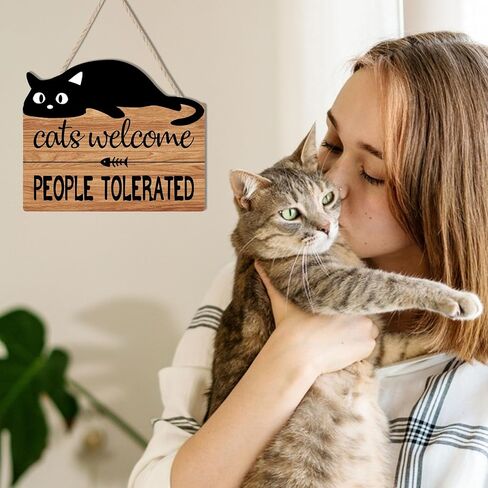 علامة ترحيب القط المضحكة، القطط ترحب بالناس المتسامحين مع لوحة خشبية ببصمة قدم قطة صغيرة، علامة خشبية مضحكة لمتجر الحيوانات الأليفة في المنزل، هدايا لمحبي القطط مقاس 10 × 12 بوصة ديكور حائط للقطط السوداء in Kuwait