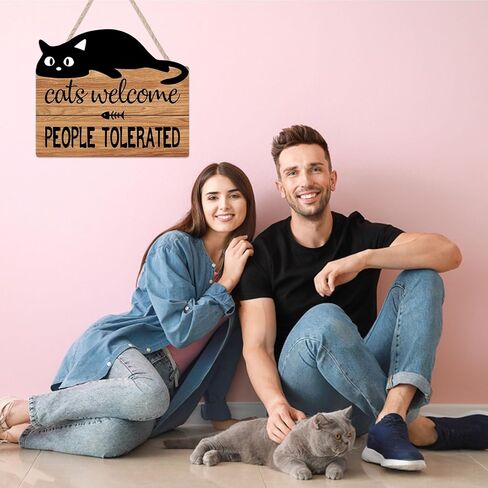 علامة ترحيب القط المضحكة، القطط ترحب بالناس المتسامحين مع لوحة خشبية ببصمة قدم قطة صغيرة، علامة خشبية مضحكة لمتجر الحيوانات الأليفة في المنزل، هدايا لمحبي القطط مقاس 10 × 12 بوصة ديكور حائط للقطط السوداء in Kuwait
