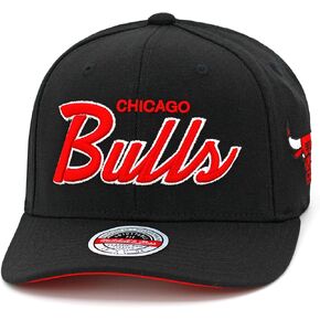قبعة Mitchell & Ness Chicago Bulls Flexfit Snapback للرجال - حافة منحنية - نص أسود/أحمر - قبعة كرة السلة للرجال