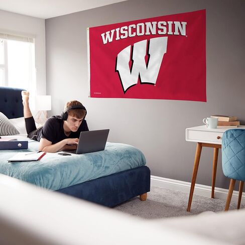 لافتة علم Rico Industries NCAA Wisconsin Badgers مقوسة مقاس 3 × 5 بوصات على جانب واحد - داخلي أو خارجي - ديكور منزلي in Saudi Arabia
