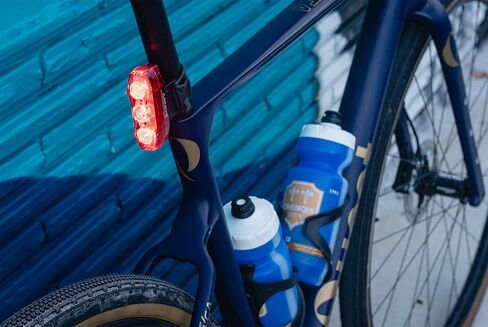 CATEYE - مصباح أمان نهاري قابل لإعادة الشحن عبر USB من ViZ in Kuwait