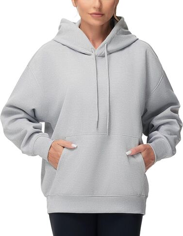 سترة نسائية ذات قلنسوة كبيرة الحجم من THE GYM PEOPLE خفيفة الوزن وناعمة برباط مع جيوب in Kuwait