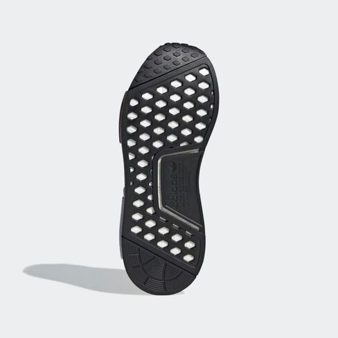 حذاء Adidas NMD_R1 للسيدات مقاس 7، اللون: كتان/كتان/بنفسجي سحري in Saudi Arabia
