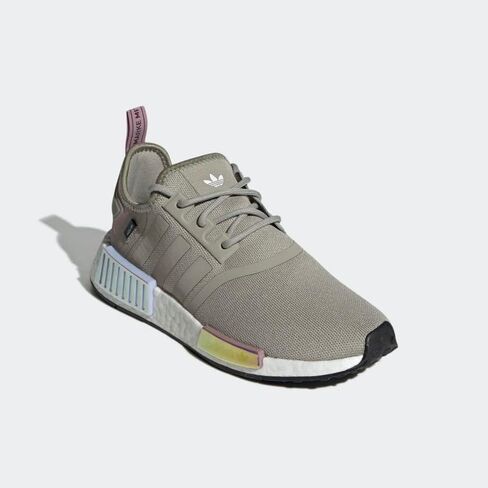 حذاء Adidas NMD_R1 للسيدات مقاس 7، اللون: كتان/كتان/بنفسجي سحري in Saudi Arabia