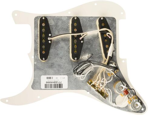 Fender Pre-Wired Strat® Pickguard، الأصلي '57/'62 SSS، غلاف السلحفاة - 0992345500 حزمة مع 12 قطعة جيتار وقماش تلميع الصوت السائل in Saudi Arabia