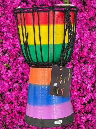 Drum Djembe عبارة عن طبلة أفريقية مغطاة بجلد الماعز، يتم العزف عليها بواسطة الأيدي على طراز غرب أفريقيا جيمبي لدائرة الطبول والمزيد (9x20) in Kuwait