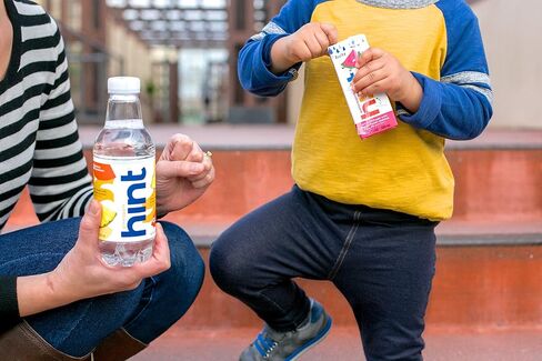 Hint Kids Water Apple, Pure Water Infused Apple, Zero Sugar, Zero Calories, Zero Sweeteners, Zero Preservatives, Zero Artificial Flavors, 6.75 Fl Oz (Pack of 32) in Saudi Arabia