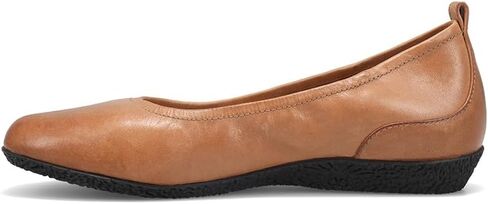 Taos Footwear Women's Chit Chat Flat in Kuwait