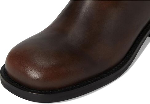 حذاء نسائي طويل حتى الركبة من Steve Madden in Saudi Arabia