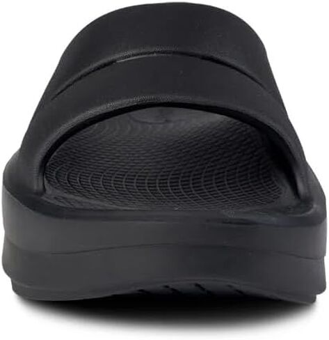 صنادل OOFOS OOmega النسائية للتعافي - أحذية خفيفة الوزن للتعافي تقلل الضغط على القدمين والمفاصل والظهر ويمكن غسلها في الغسالة in Kuwait