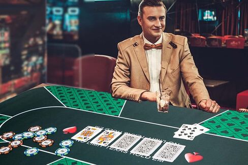 70x 35inch Professional Poker Mat, Portable Rubber Waterproof Poker mat for Table 8 Player Layout with Carry Bag for Any Table Game Like Blackjack (Green) in Saudi Arabia