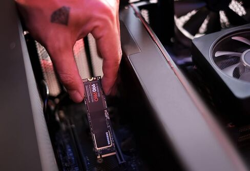 Samsung SSD 990 PRO 2TB, PCIe 4.0 M.2 2280, Up to 7,450 MB/s | NVMe Internal Solid State Hard Drive for High End Computing, Gaming, and Heavy Duty Workstations, (MZ-V9P2T0B/AM) in Saudi Arabia