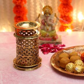 Brass Akhand Diya with Borosilicate Glass for Aromatherapy Oil Burner| Traditional Indian Oil Lamp for Diwali Decoration & Pooja | Home Decor | Ideal Gift – Pack of 1 (5.50 Inches)