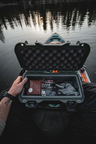 حافظة Nanuk T30 علوية للكاميرات والعدسات مع غطاء وفتحات قفل معدنية معززة، ونظام قفل PowerClaw الفائق وصينية ومقسم صلب (أسود) in Kuwait