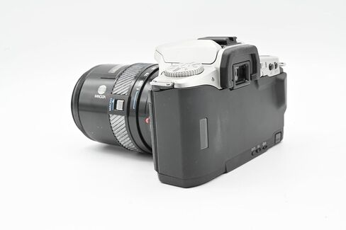 مجموعة كاميرا Minolta Maxxum 4 SLR مع عدسة تركيز تلقائي Minolta 35-105mm AF (متجددة) in Saudi Arabia