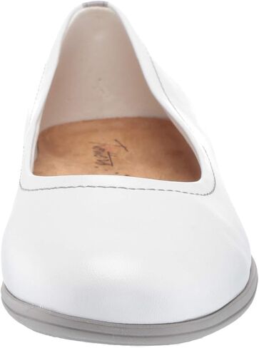 Trotters Women's Darcey Ballet Flat in Saudi Arabia