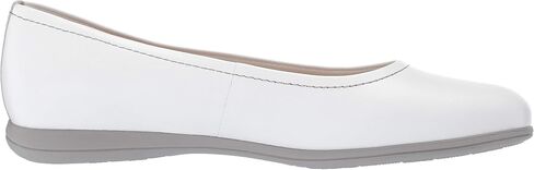 Trotters Women's Darcey Ballet Flat in Saudi Arabia