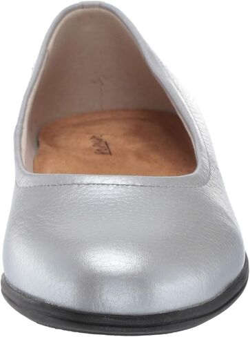 Trotters Women's Darcey Ballet Flat in Saudi Arabia