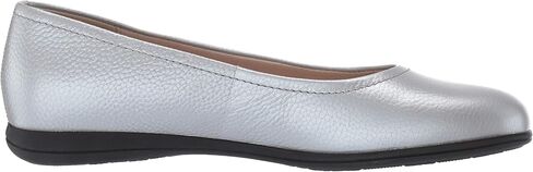 Trotters Women's Darcey Ballet Flat in Saudi Arabia