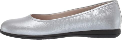 Trotters Women's Darcey Ballet Flat in Saudi Arabia