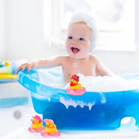 زينة على شكل بطة مطاطية للسيارة، زينة على شكل بطة رعاة البقر، لوحة قيادة السيارة مع إكسسوارات، قبعة صغيرة، قلادة، نظارات شمسية (وردي) in Kuwait