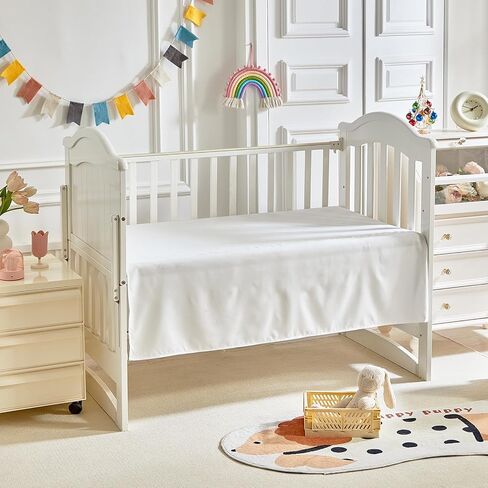 طقم سرير أطفال مكون من 3 قطع باللون الأبيض لحاف مبطن مع ملاءة جاهزة وتنورة سرير للأولاد والبنات طقم سرير أطفال على شكل دائرة لطيفة مع مجموعة مفروشات أطفال بنقاط ملونة باللون الوردي والأصفر والرمادي المخضر in Kuwait