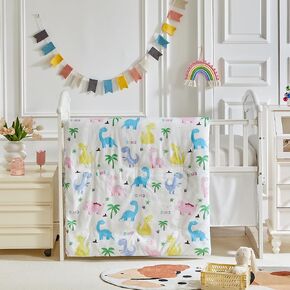 طقم سرير أطفال مكون من 3 قطع باللون الأبيض لحاف مبطن مع ملاءة جاهزة وتنورة سرير للأولاد والبنات طقم سرير أطفال على شكل دائرة لطيفة مع مجموعة مفروشات أطفال بنقاط ملونة باللون الوردي والأصفر والرمادي المخضر in Kuwait