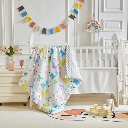 طقم سرير أطفال مكون من 3 قطع باللون الأبيض لحاف مبطن مع ملاءة جاهزة وتنورة سرير للأولاد والبنات طقم سرير أطفال على شكل دائرة لطيفة مع مجموعة مفروشات أطفال بنقاط ملونة باللون الوردي والأصفر والرمادي المخضر in Kuwait