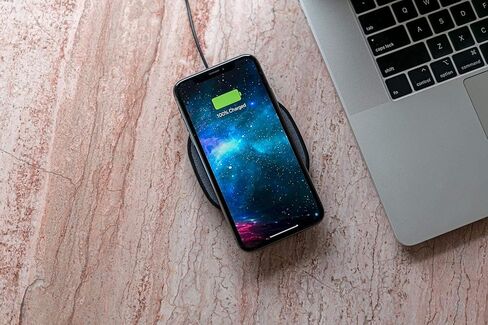 mophie Universal Wireless Charge Pad - 15W Fast Charging for Qi-Enabled Devices, iPhone, Google Pixel, Samsung Galaxy - Desktop & Nightstand Essential in Saudi Arabia
