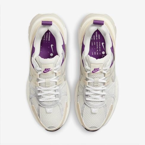 حذاء Nike V2K Run Premium (HF4305-072، عظم فاتح/ساندريفت/فيوتيك/فضي معدني) مقاس 8 in Saudi Arabia