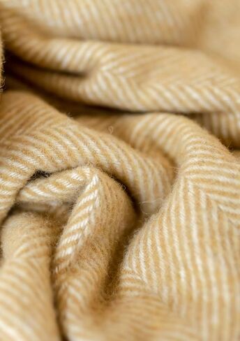 شركة The Tartan Blanket Co. بطانية من الصوف المعاد تدويره باللون الفضي المتعرج (59 بوصة × 75 بوصة) in Kuwait