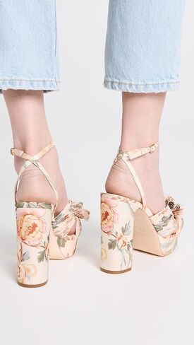 صندل نسائي من Loeffler Randall ذو نعل سميك مطوي من Natalia in Kuwait