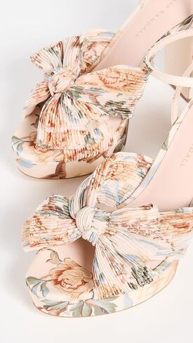 صندل نسائي من Loeffler Randall ذو نعل سميك مطوي من Natalia in Kuwait