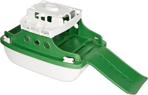 قارب العبارة الخضراء مع قارب القطر in Kuwait