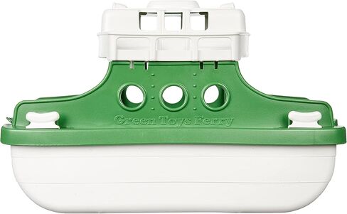 قارب العبارة الخضراء مع قارب القطر in Kuwait