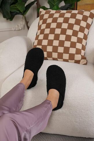 شباشب WateLves للسيدات والرجال خفيفة الوزن وقابلة للطي للسفر للاستخدام الداخلي والخارجي، شباشب منزلية مريحة مصنوعة من الفراء الصناعي ونعل مطاطي سهل الارتداء على الجورب in Kuwait