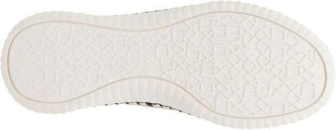 حذاء رياضي نسائي من Skechers Modern Comfort Wilshire BLVD-Bellevue in Saudi Arabia