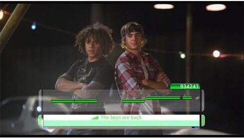Disney Sing It: High School Musical 3 Bundle مع ميكروفون - بلاي ستيشن 3 (متجددة) in Saudi Arabia