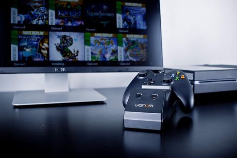 Venom Xbox One Twin Docking Station with 2 x Rechargeable Battery Packs: Camo Edition Xbox One in Saudi Arabia